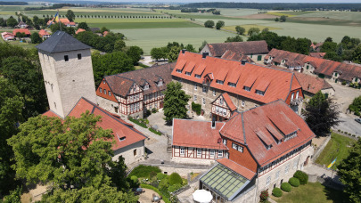 Hotel und Akademie Burg Warberg: Heizungssanierung mit Blockheizkraftwerk