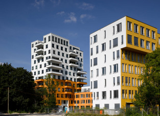 Loftgebäude im modernen Stil