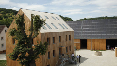 Alter Hof wird zum Plus-Energie-Komplex