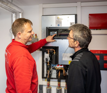 DE_2023_Mainburg_Weigert_Einfamilienhaus_Pufferspeicher_Gesamtsystem.jpg