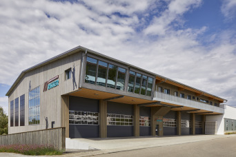 Komfortable Systemlösung für die Lagerhalle der Rikker Holzbau GmbH