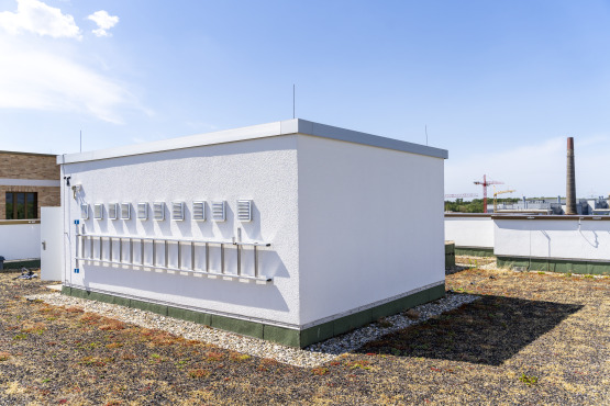 Ein architektonischer Pluspunkt: Die Lüftungsöffnungen befinden sich versteckt auf dem Dach und nicht an der Fassade der Häuser.
